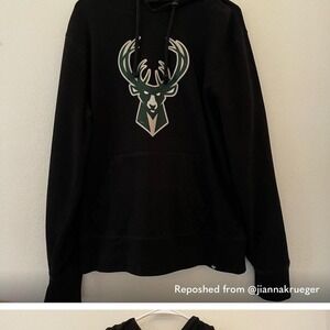 Unisex Black Milwaukee Bucks Hoodie, Size Medium